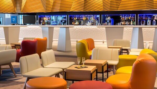 Femme qui sert un café Club Med Punta Cana