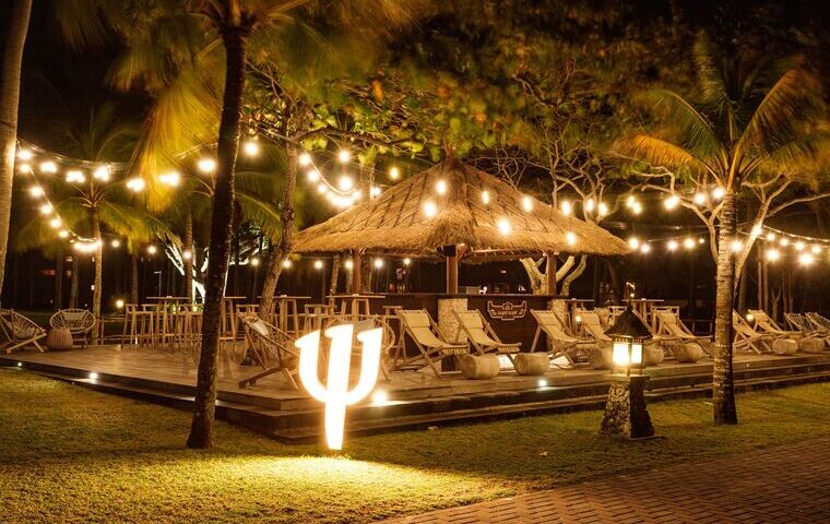 Femme qui sert un café Club Med Punta Cana