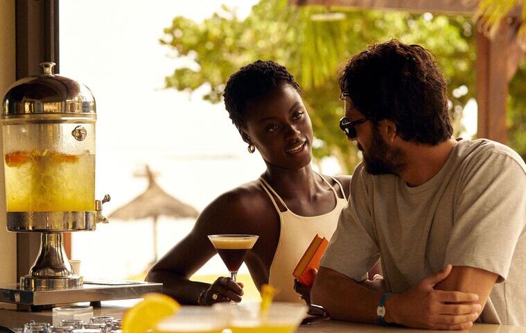 Femme qui sert un café Club Med Punta Cana