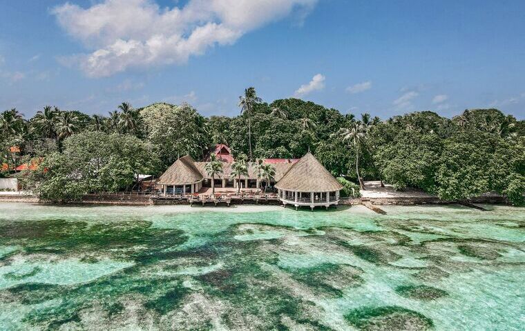 Femme qui sert un café Club Med Punta Cana