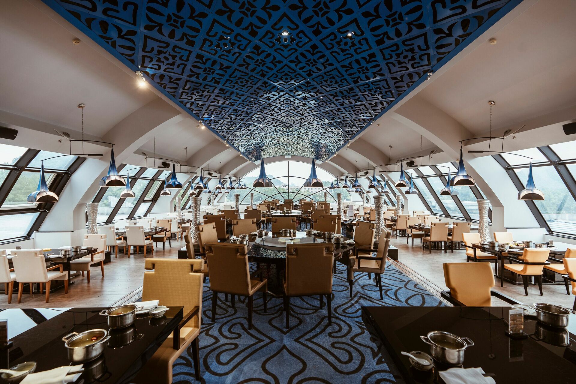 Femme qui sert un café Club Med Punta Cana