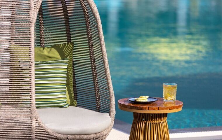 Femme qui sert un café Club Med Punta Cana