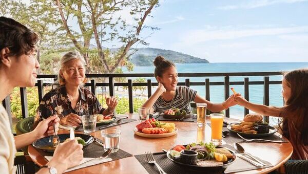 Famille dans un restaurant
