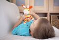 Bébé qui dort dans son lit