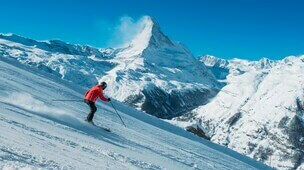 Skieur en descente