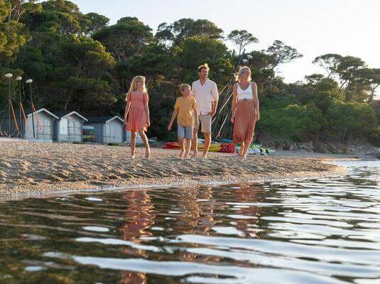 Famille en bord de mer
