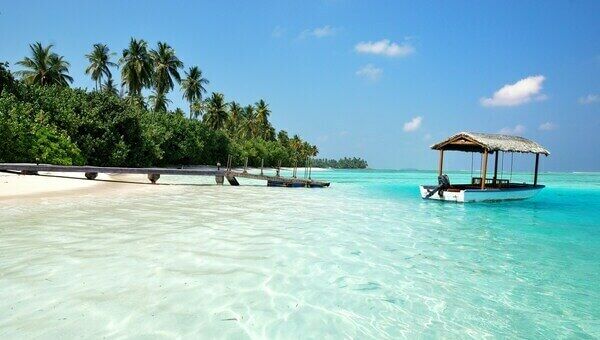 Plage eau turquoise aux Maldives
