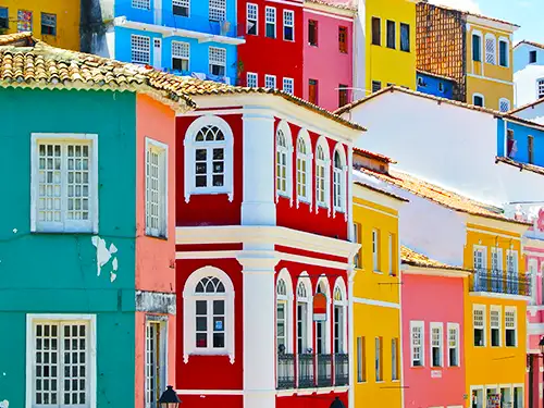 Façades de maisons colorées