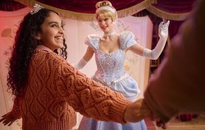 Fillette rencontre Cendrillon