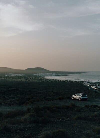 Voiture et paysage à Lanzarote