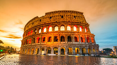 Colisée illuminé à Rome