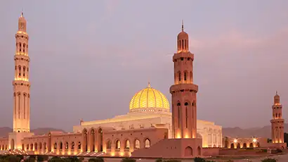 Mosquée illuminée la nuit