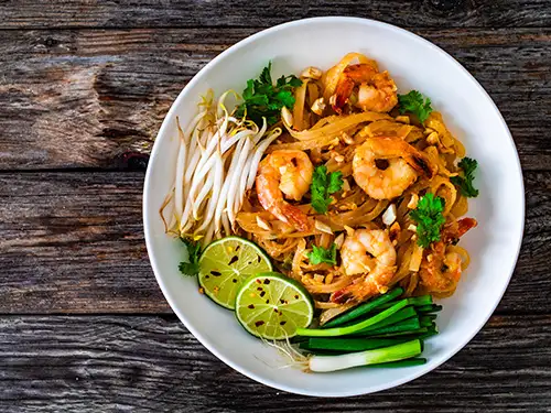 Assiette de Pad thaï