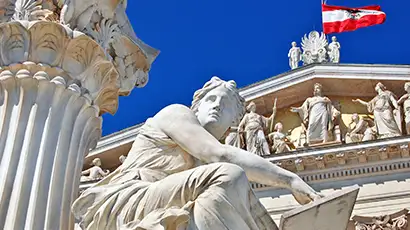 Statues devant un palais