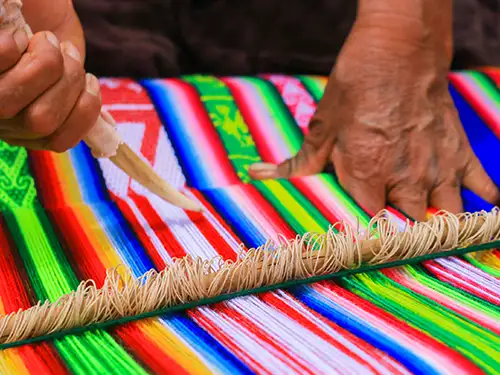 Tissage de tissu coloré