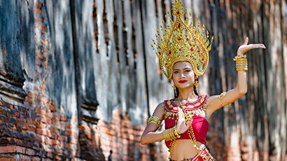 Femme avec tenue traditionnelle
