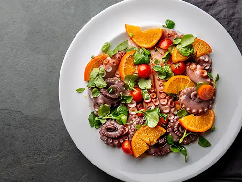 Assiette avec tentacules de poulpe