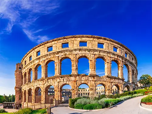 Amphithéâtre de Pula