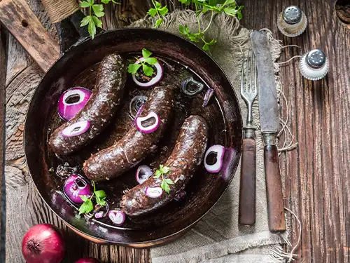 Assiette avec saucisses