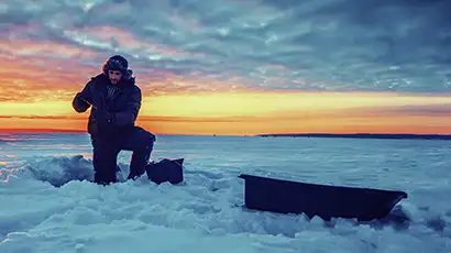 Pêcheur dans la glace