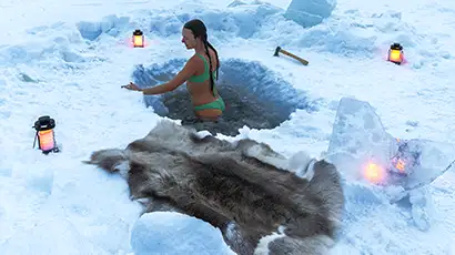 Femme dans un bain glacé