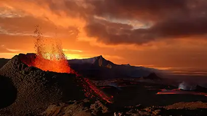 Volcan en éruption