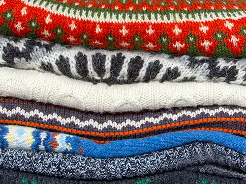 Pile de pulls en laine