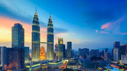 Gratte-ciels à Kuala Lumpur de nuit