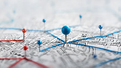 Chef qui prépare un sushi