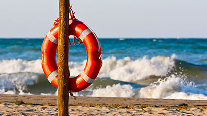Chef qui prépare un sushi