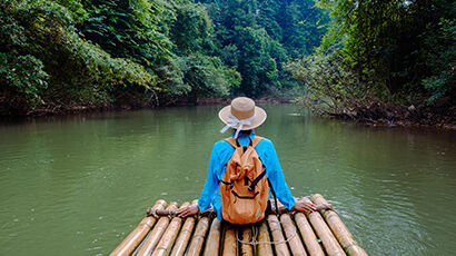 Chef qui prépare un sushi