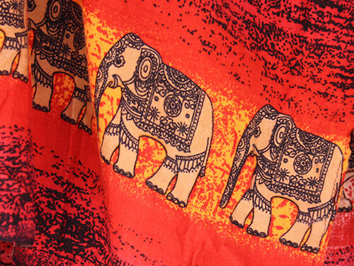 Tissu artisanal avec éléphants