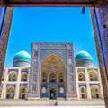 Dome en mosaïque bleue en Ouzbékhistan