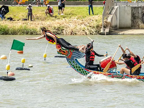 Course de bateaux-dragons
