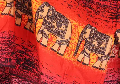 Tissu coloré avec motifs
