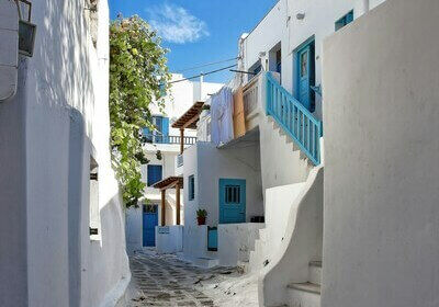 Ruelle blanche et bleue